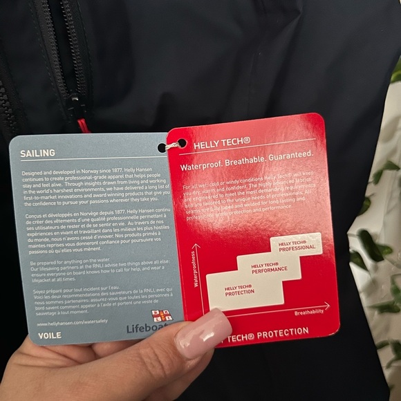 Helly Hansen Black Vest with Red Accents - Picture 5 of 15